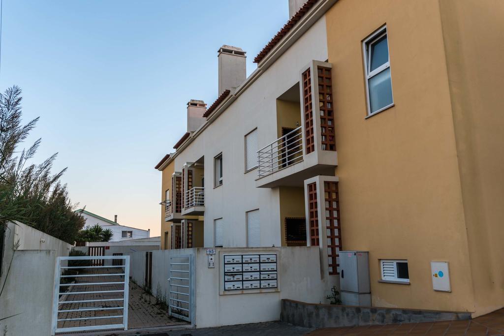 Apartments Baleal: Balconies And Pool Ferrel  Exteriör bild